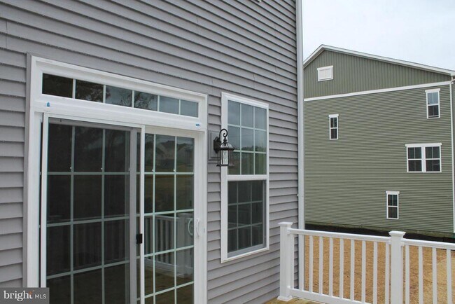 Building Photo - 10665 Hinton Wy