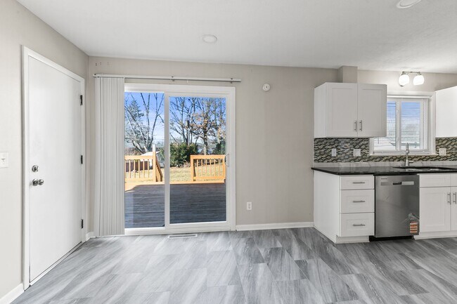 Building Photo - Beautifully Renovated 4-Bedroom Home