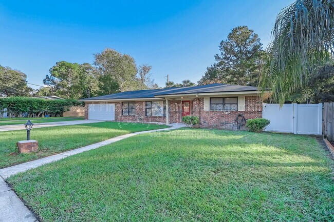 Building Photo - 3312 Pickwick Dr S