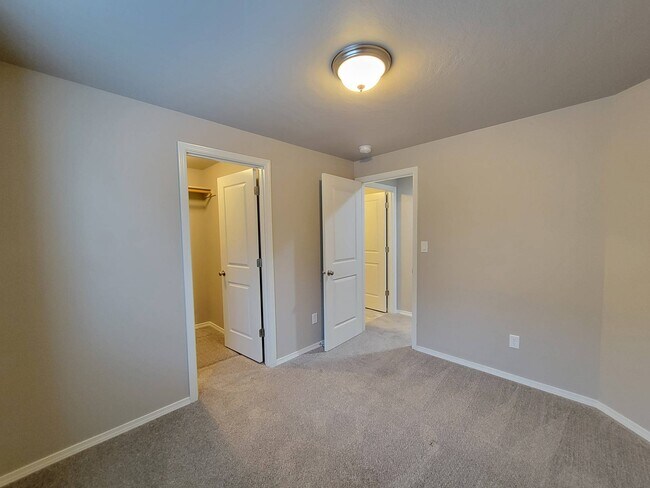 Building Photo - 3033 Duval Lp