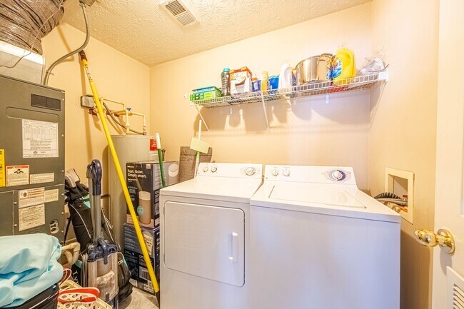 Building Photo - 4 bedroom, 4 bathroom Condominium- ONE BEDROOM AVAILABLE