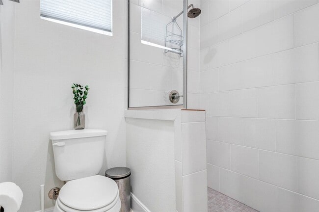 Building Photo - 2802 Grand Fountains Dr