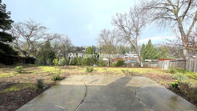 Building Photo - Nice 4 bedroom 2 bath Single family home in great neighborhood!