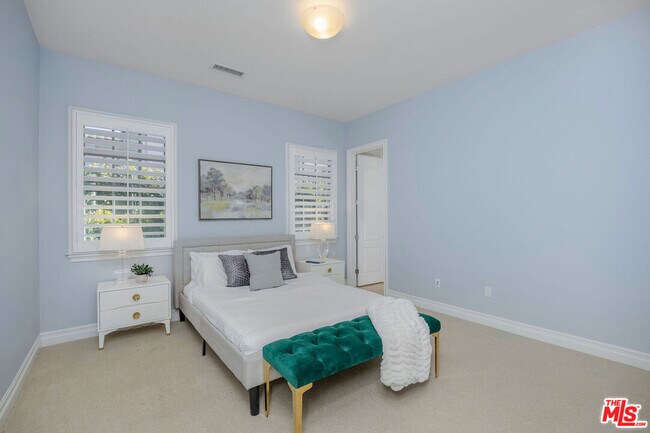 Building Photo - 25420 Prado De Azul
