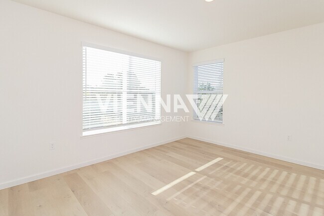 Building Photo - 7998 Quiet Knolls Dr