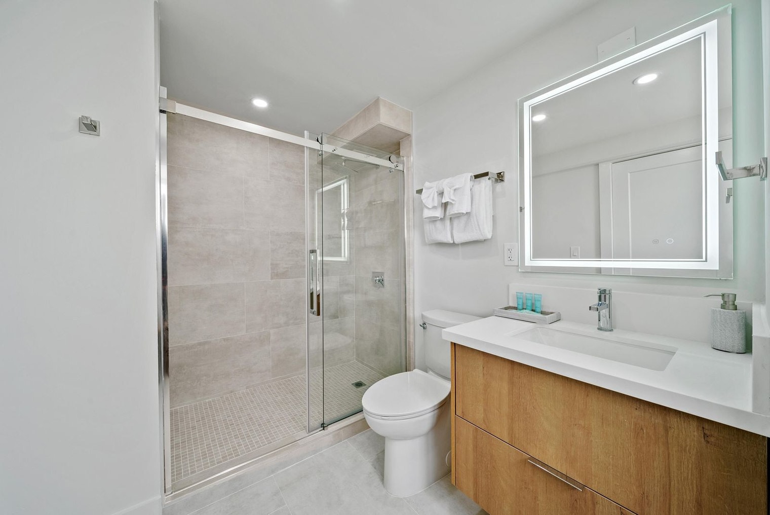 Building Photo - 2464 Prince Edward St