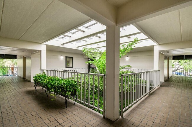 Building Photo - 3325 Bayshore Blvd