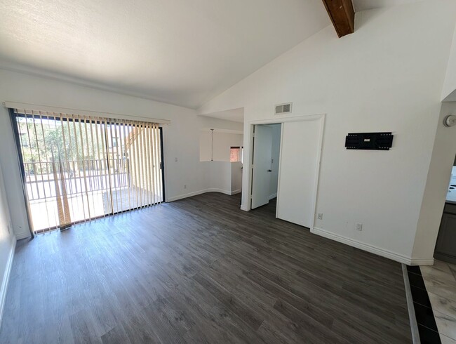 Building Photo - 2 Bedroom Condo Unit in the Papago Park Vi...