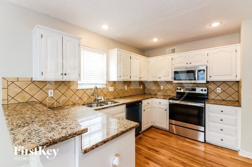 Building Photo - 15626 Riley St