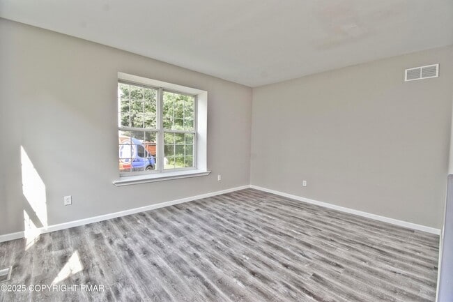 Building Photo - 557 Marco Way