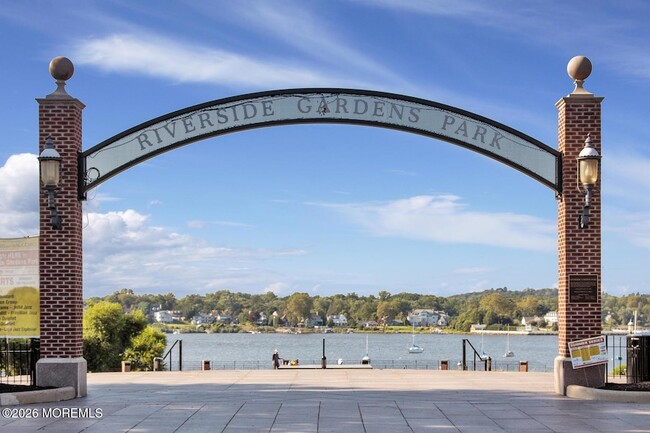 Building Photo - 119 Manor Dr