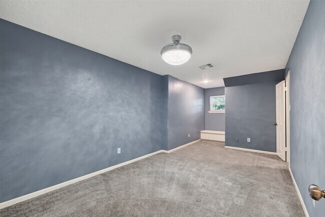 Building Photo - 4901 Burning Tree Dr