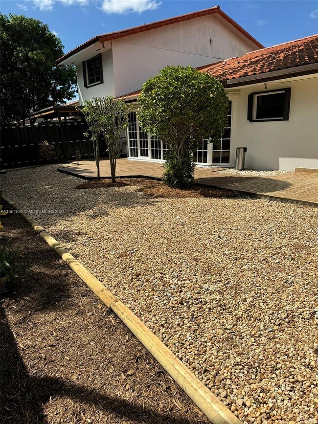 Building Photo - 9110 SW 9th Terrace