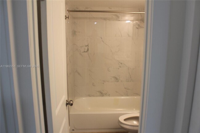 Building Photo - 955 Egret Cir