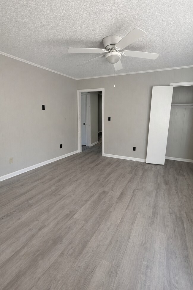 Building Photo - 152 Leonard Dr