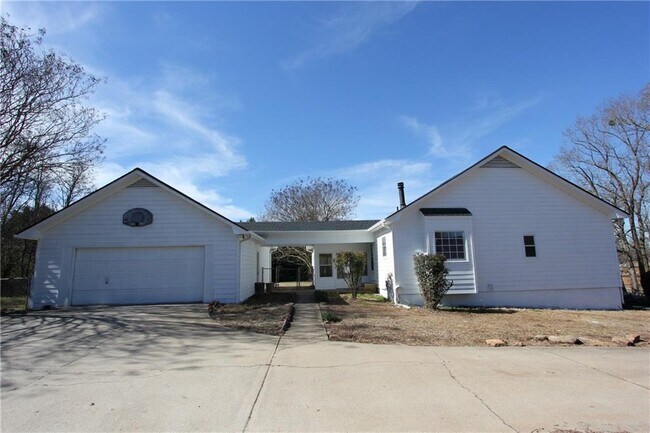 Building Photo - 818 Springlake Rd