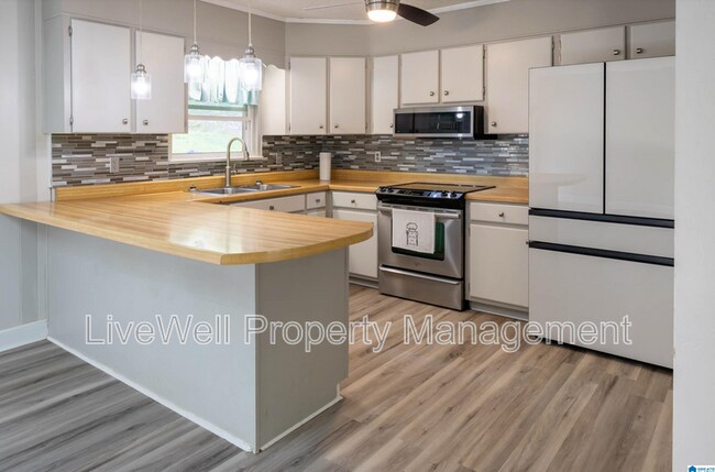 Building Photo - 115 Valley Ln