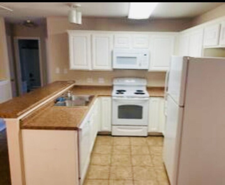 Building Photo - 1114 St Andrews Ln