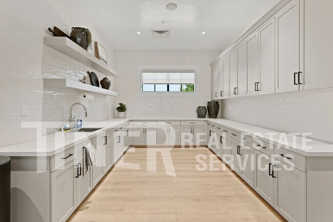 Building Photo - 3062 Pansona St