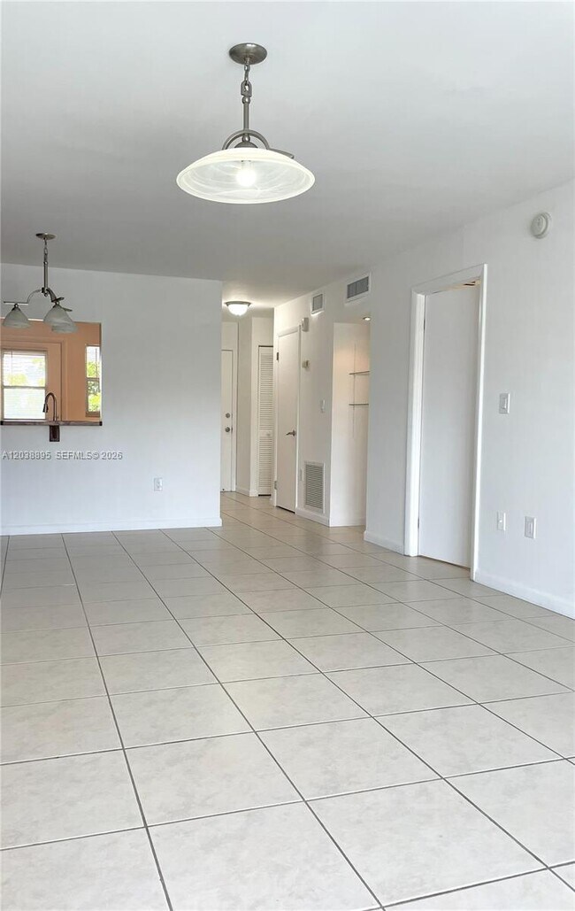 Building Photo - 3750 NE 169th St
