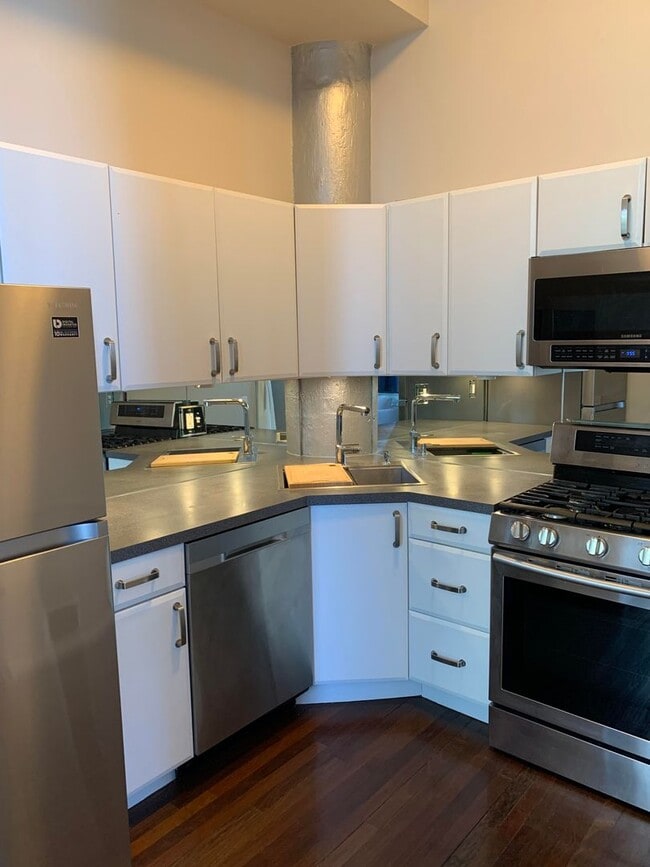 Building Photo - 1 Bedroom Apartment in Callowhill Neighbor...