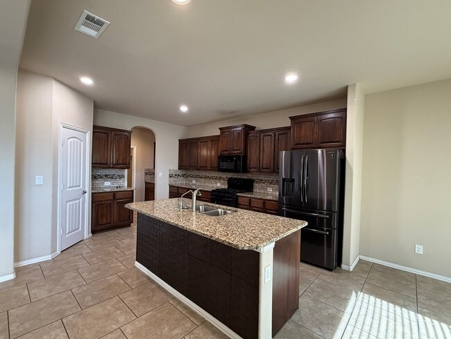 Building Photo - 7220 Cross B Rd