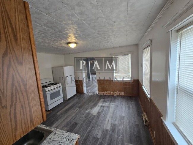 Building Photo - 1208 59th St