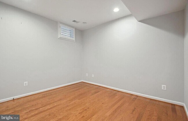 Building Photo - 43708 Red House Dr