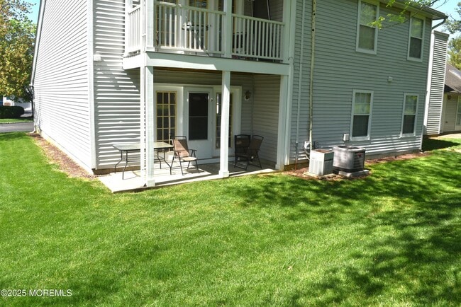 Building Photo - 49 Poplar Pl