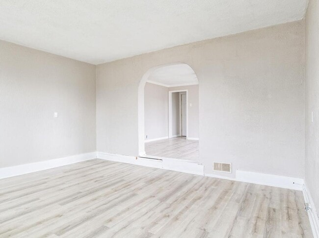 Building Photo - 3 Bedroom Home in Aliquippa