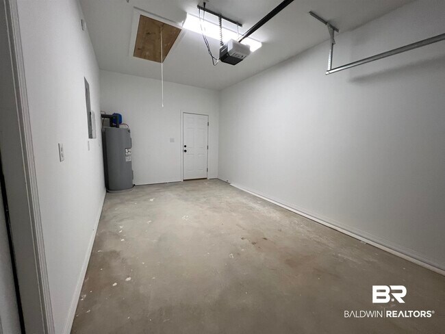 Building Photo - 12862 Churchill Dr