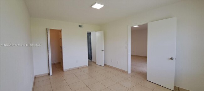 Building Photo - 842 NE 209th St