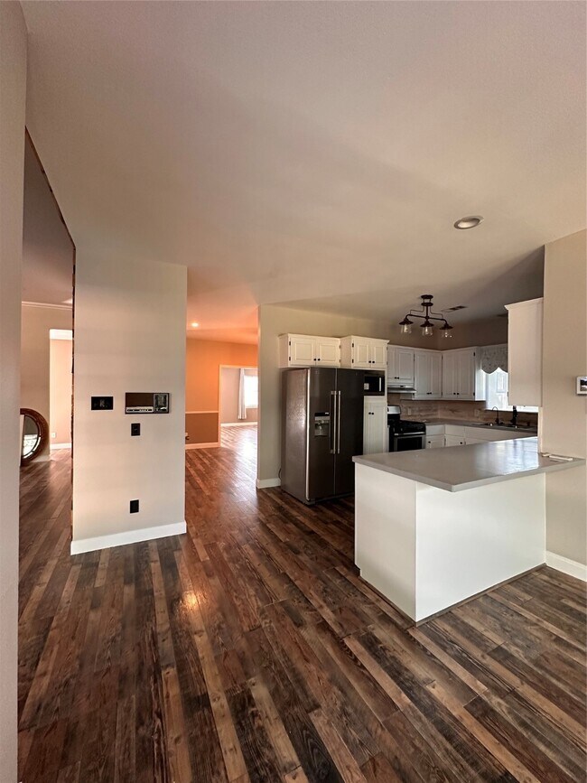 Building Photo - 9010 Carousel Ln