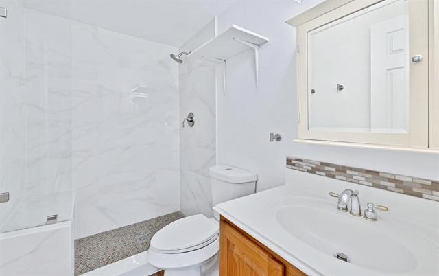 Building Photo - 530 SE 2nd St