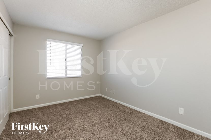 Building Photo - 8807 W Mercer Ln