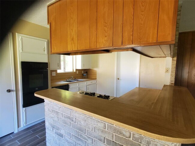 Building Photo - 7130 Siena Vista Dr