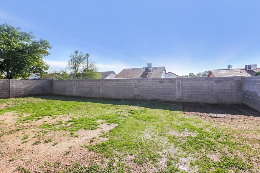 Building Photo - 601 W Wescott Dr
