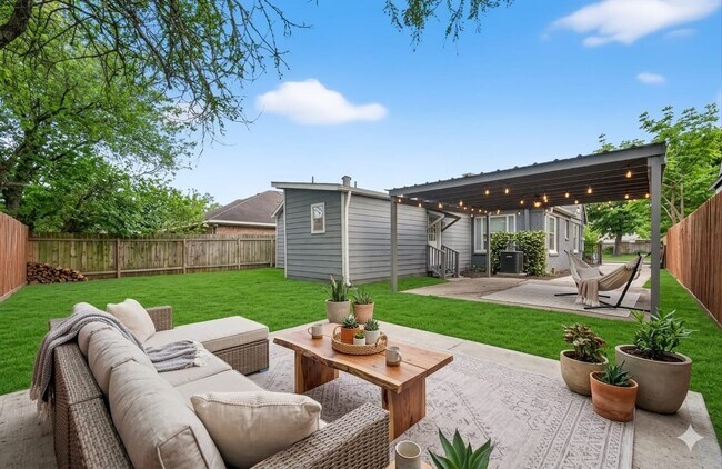 Building Photo - 4520 Sharon St