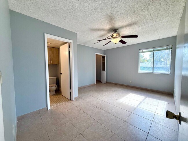 Building Photo - 1821 Fairview Villas Dr