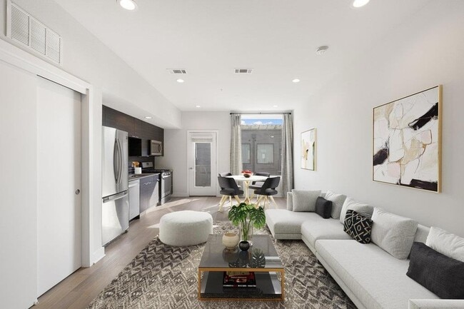 Building Photo - 1800 E 4th St