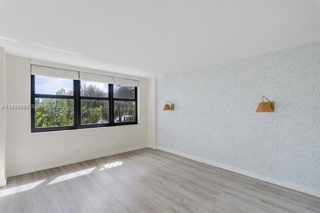 Building Photo - 10101 E Bay Harbor Dr