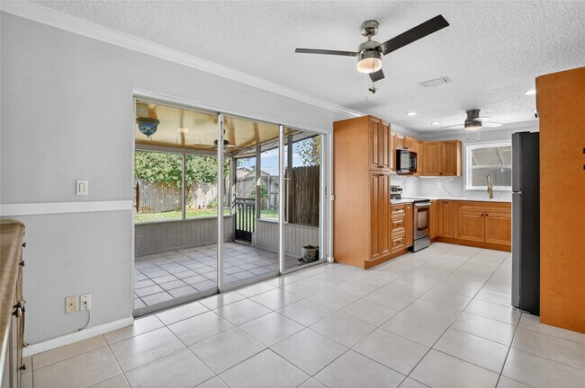 Building Photo - 111 SE 14th Pl