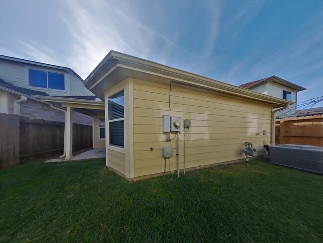 Building Photo - 810 Forest Hillside Ln