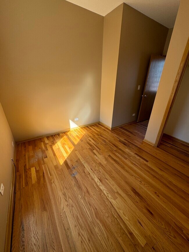 Building Photo - 5428 S Loomis Blvd