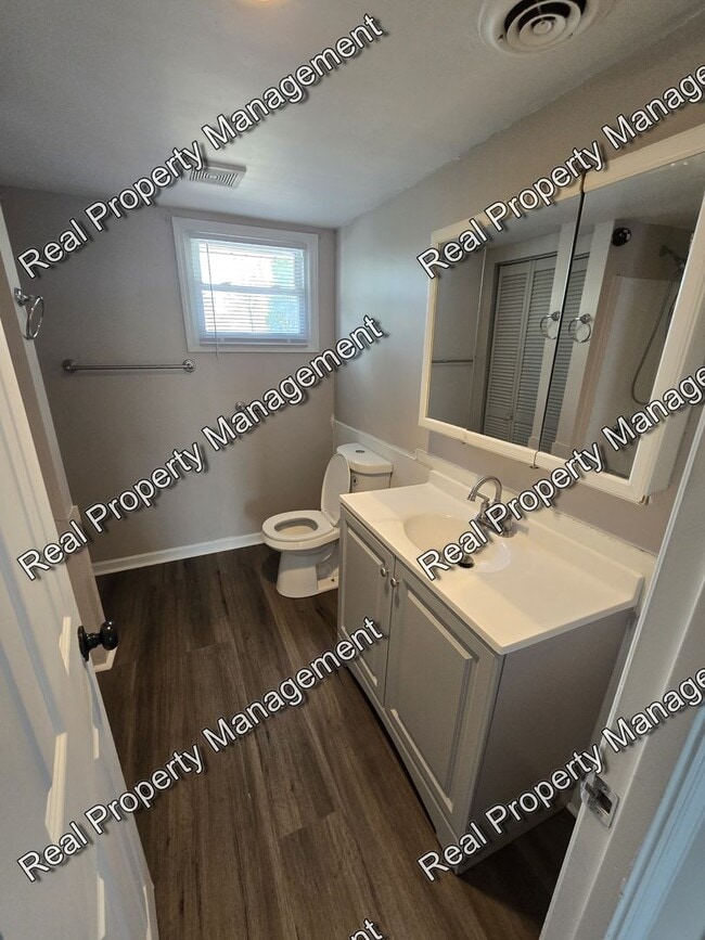 Building Photo - Updated 3 Bedroom Ranch