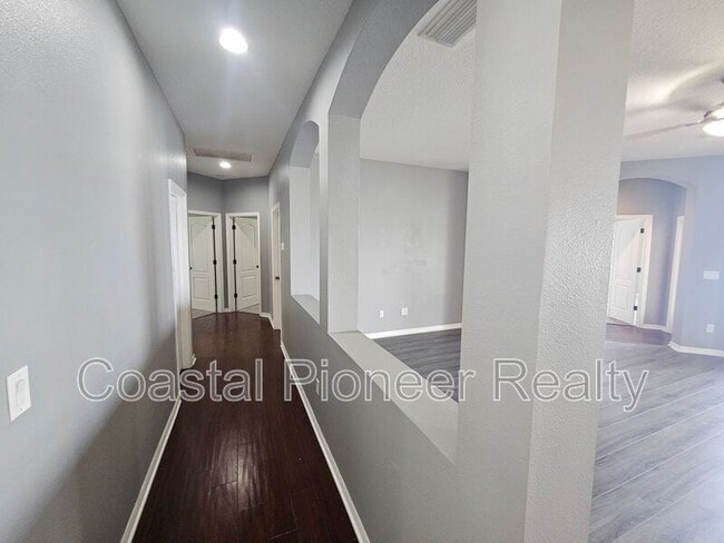Building Photo - 1824 Mira Lago Cir