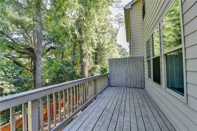 Building Photo - 3159 Clairebrooke Ave