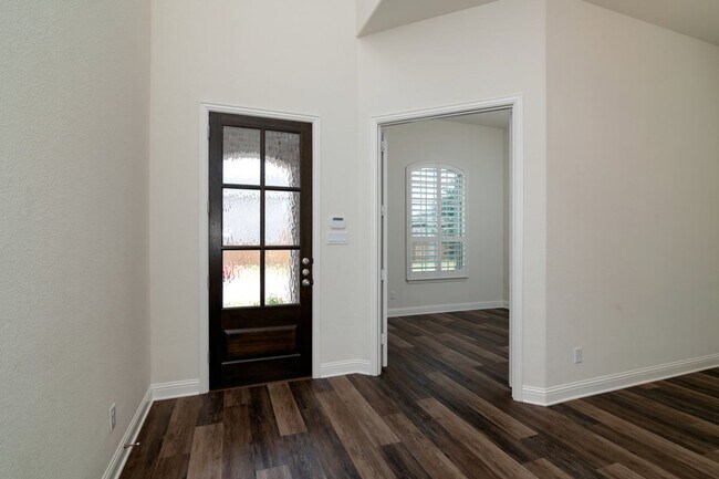 Building Photo - Spectacular and spacious home in Parkside!!