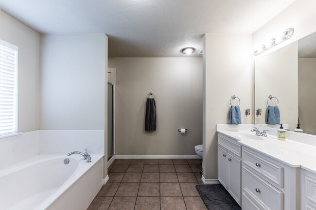 Building Photo - 3658 Redbud Ln