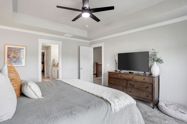 Building Photo - Spacious 4 bedroom 3 bath home with loft